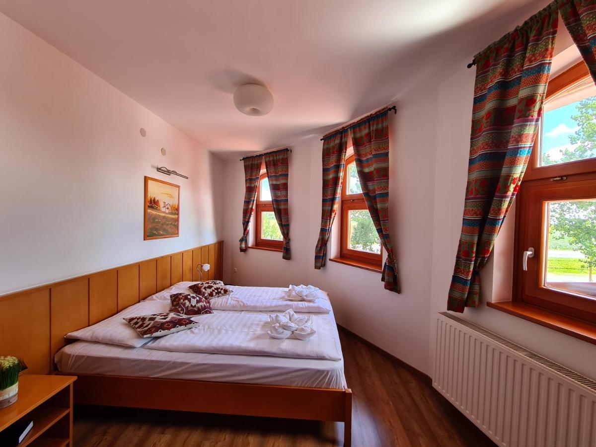 Istvan Parkhotel Es Gasztrofarm Sormás 外观 照片