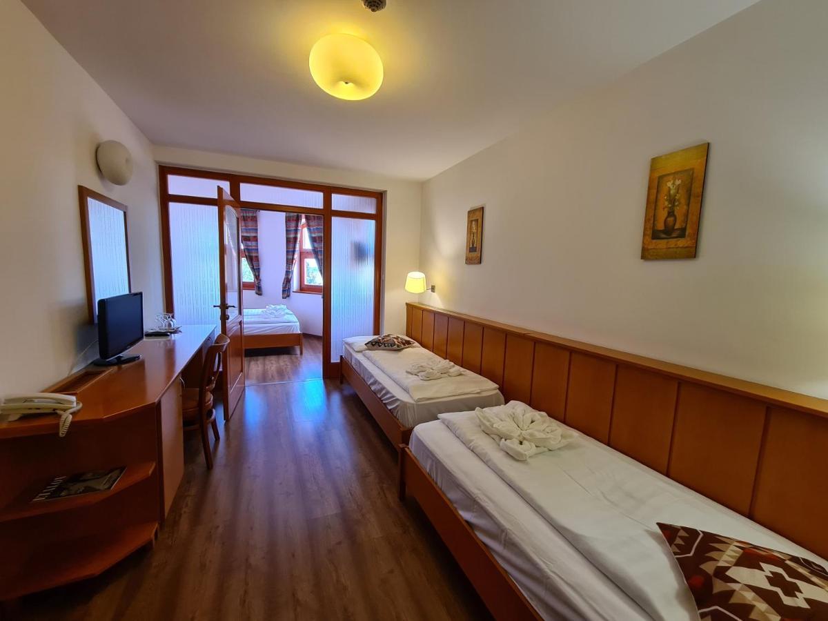Istvan Parkhotel Es Gasztrofarm Sormás 外观 照片