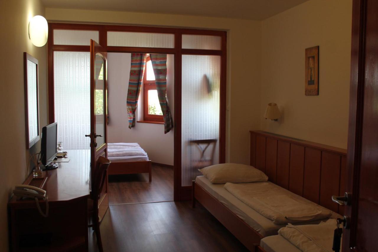 Istvan Parkhotel Es Gasztrofarm Sormás 外观 照片